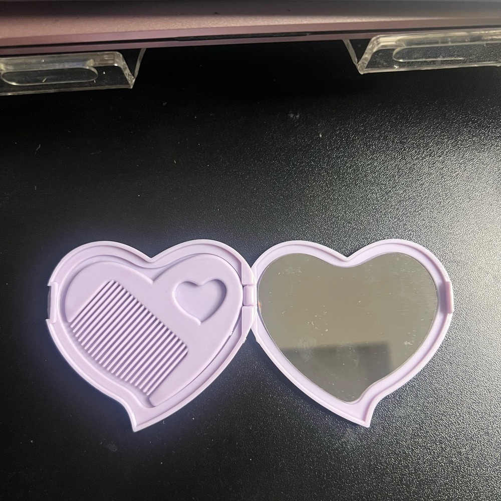 Kuromi Heart-Shaped Mirror - Picture 3 of 4
